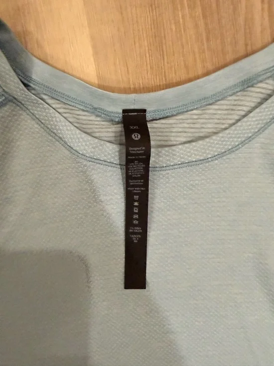 lululemon athletica Men's Light Blue Short Sleeve Performance Tee - Picture 2 of 4